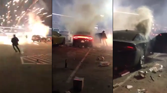Des feux d'artifice explosent dans une voiture