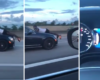 Une femme en train d'accélérer sur l'autoroute avec son ex accroché au pare-brise