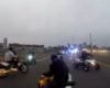 Encerclés par la police, des jeunes motards tentent de fuir !