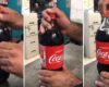 Ils cachent tout dans une bouteille de Coca-Cola spécial contrebande. TRÈS ASTUCIEUX!