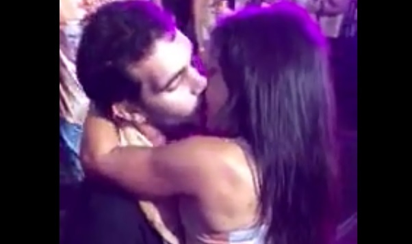Cet homme a trouvé une copine pendant une fête du Carnaval de Rio