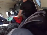 Cet homme filme le crash de l'intérieur d'un hélicoptère