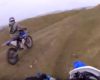 Motocross : Il tombe d’une falaise de 20 mètres et survit