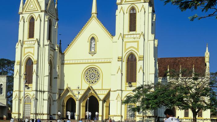 Multiples explosions secouent les églises et les hôtels du Sri Lanka