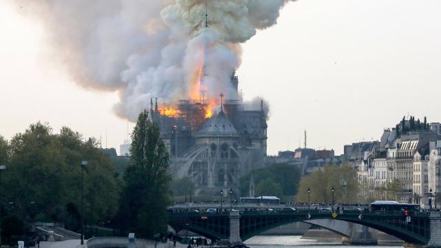 Incendie Notre-Dame de Paris, la flèche s'est effondrée