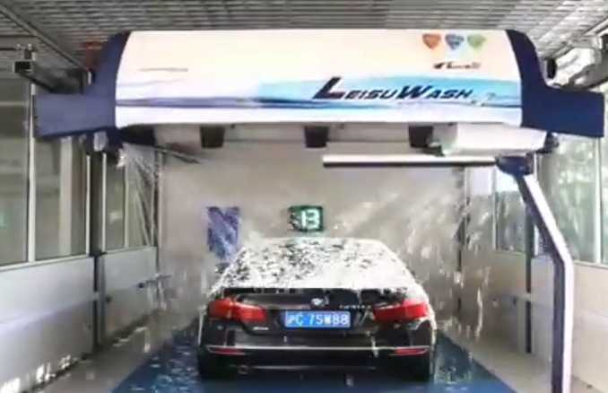 Une machine qui rend le lavage de voiture le plus satisfaisant