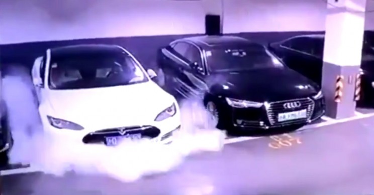 Un modèle S a pris feu dans un parking, Tesla va enquêter