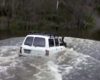 Incroyable traversée de la rivière en Toyota Land Cruiser 80 !
