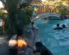 Un tremblement de terre frappe une piscine pour enfants provoquant des vagues