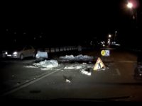Travaux routiers sans aucune signalisation ont causé un accident pendant la nuit