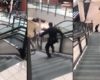 Un agent de sécurité tombe dans les escaliers pour arrêter un voleur