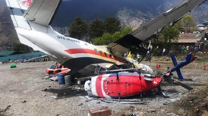 Un avion s'est écrasé dans un hélicoptère en décollant, faisant trois morts