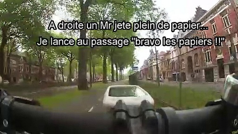Un motard percute une voiture après avoir insulter un cycliste