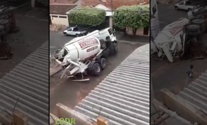 Un camion toupie se renverse à cause d'une chaussée fragilisée