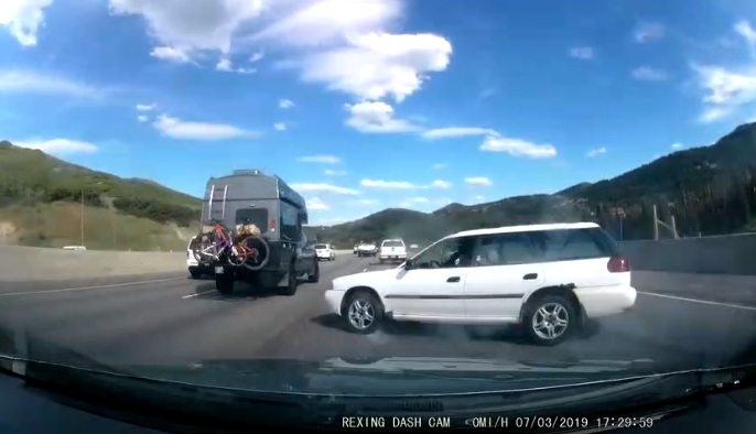 Un conducteur perd le contrôle et réalise un 360° sur l’autoroute