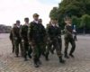 Un défilé militaire non synchronisé lors de la Fête nationale belge