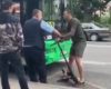 Un homme en trottinette s’embrouille avec le conducteur d'un bus et se fait frapper par une voiture