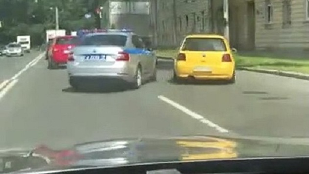 Un policier provoque un accident en voulant arrêter un automobiliste