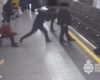 Un schizophrène qui pousse les passagers sur les rails du métro (Londres)