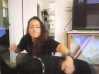 Une Youtubeuse frappe son chien en direct