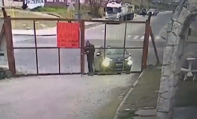 Il s'est fait voler sa voiture en ouvrant le portail de sa maison