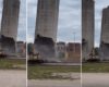 Un silo s'effondre au-dessus d'une excavatrice