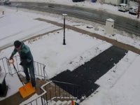 Il déneige devant chez lui mais le chasse-neige lui ruine sa journée