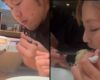 Ce chinois mange ses nouilles avec son nez