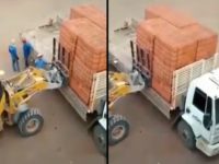 Un ouvrier rate le déchargement des briques d’un camion