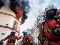 Courbevoie Les sapeurs-pompiers sauvent la vie d’une femme bloquée dans son appartement en feu