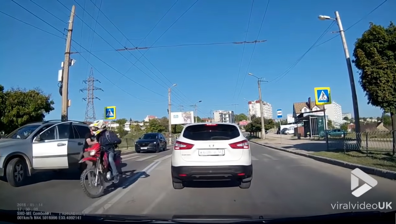 Ce conducteur pense que c'est la faute de motard !