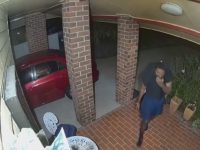 Des voleurs reçoivent une petite surprise, après avoir essayé de pénétrer dans une maison