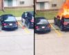 Une fille met le feu à l'intérieur de la voiture de son ex-petit ami