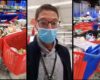 Caddies remplis et abandonnés: les clients refusent d'attendre aux caisses du supermarché
