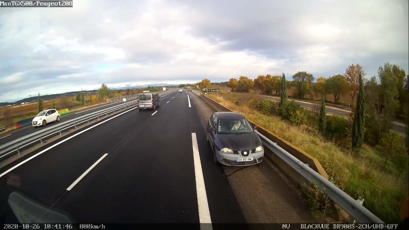 Gard: Un chauffeur routier stoppe une automobiliste qui roule à contresens