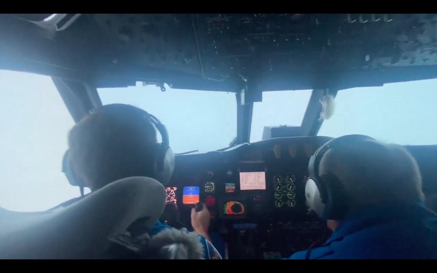 Un avion traverse l’œil de l’ouragan Ida en Louisiane
