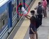 Une femme s'évanouit et tombe sous un métro en mouvement et survit miraculeusement