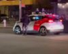 La police arrête une voiture autonome qui roule avec ses feux éteints