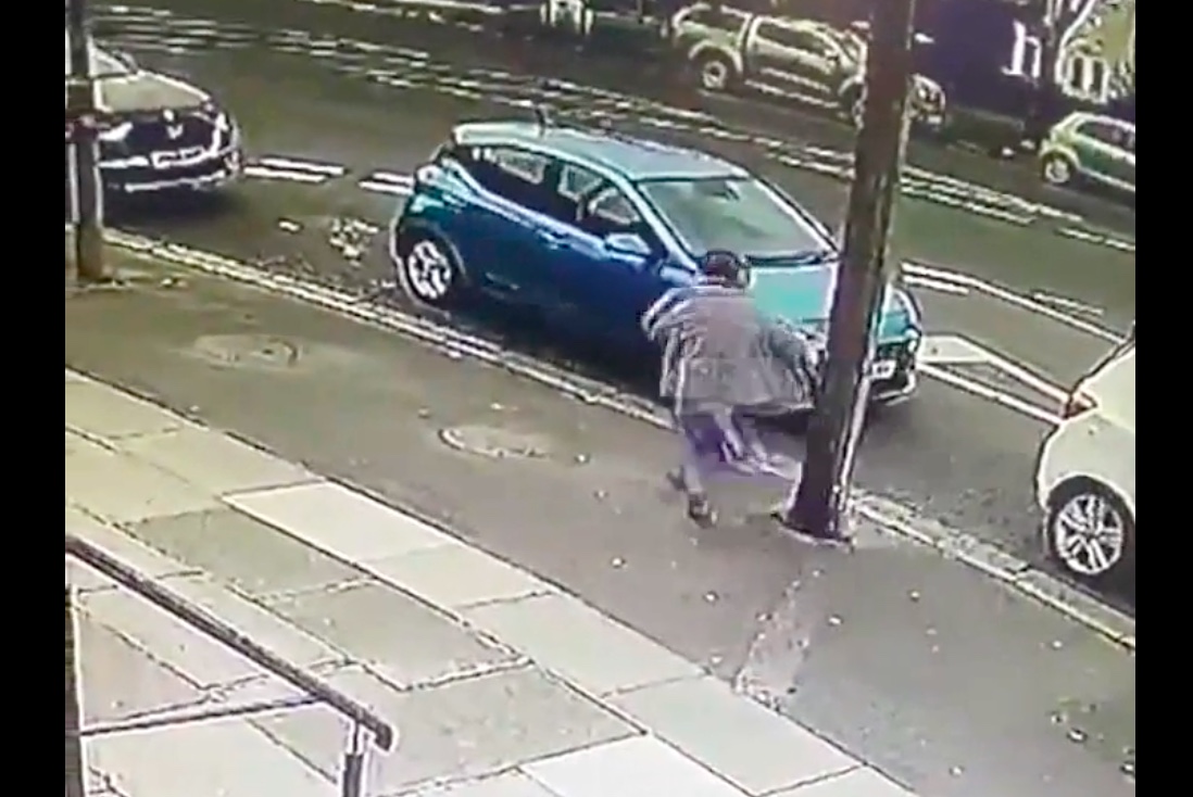 Il vole la voiture d’une femme âgée qui est allée déposer une lettre